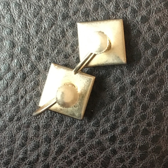 2/$10 Vintage screw Back lucite earrings - Picture 6 of 7